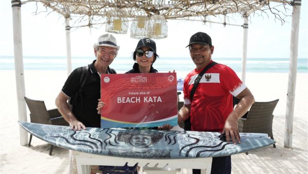 Επίσκεψη Πέρες στο Μπαλί ενόψει των World Beach Games