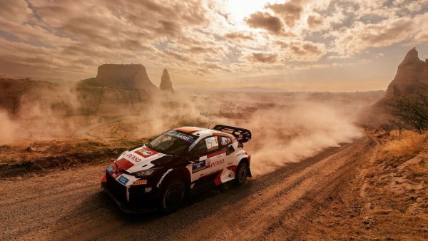 WRC: Με νέο συνοδηγό στο ράλι Ιαπωνίας ο Οζιέ