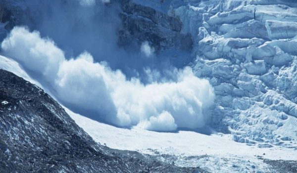 Ιμαλάια: 10 νεκροί και 18 αγνοούμενοι από χιονοστιβάδα
