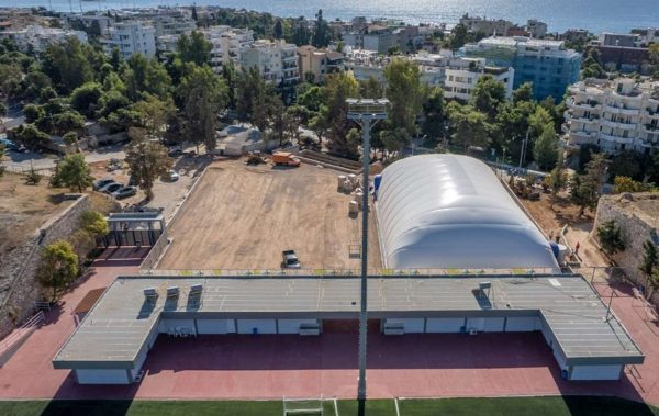 Πρωτοπορεί για ακόμη μια φορά ο Δήμος Γλυφάδας: Φτιάχνει γήπεδο μπάσκετ «μπαλόνι» (pics)