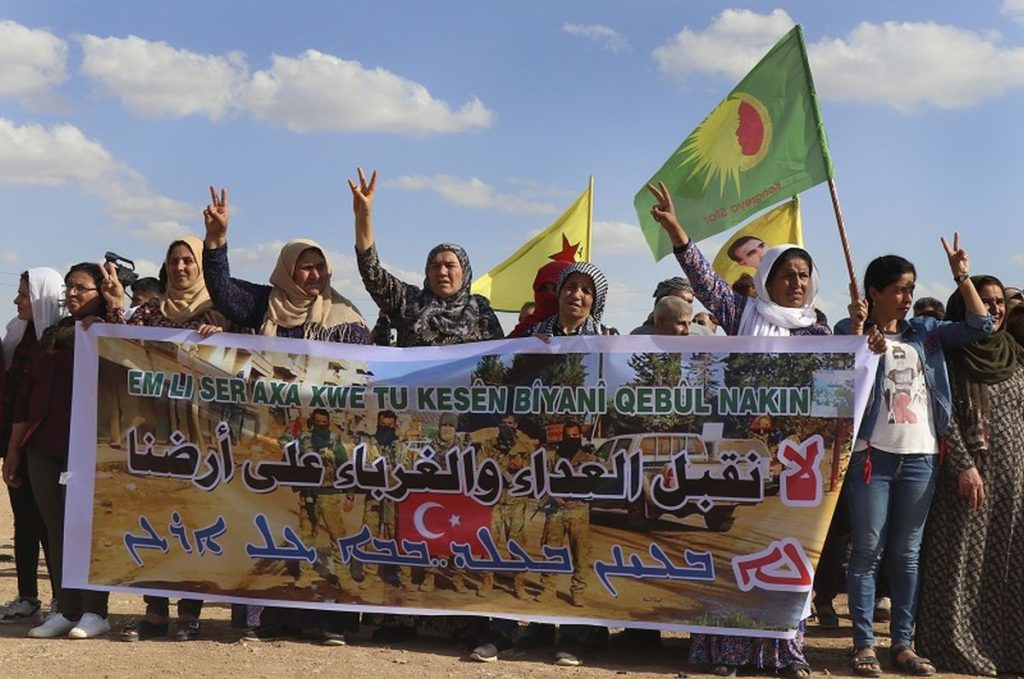 Συρία: Χιλιάδες Κούρδοι διαδήλωσαν κατά των τουρκικών επιχειρήσεων