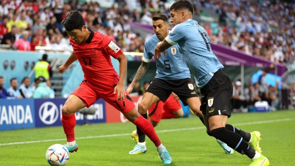 Ουρουγουάη – Ν. Κορέα 0-0: Δίκαιη μοιρασιά, σούπερ ευκαιρία ο Ουί Τζο, δύο δοκάρια οι λατινοαμερικάνοι   