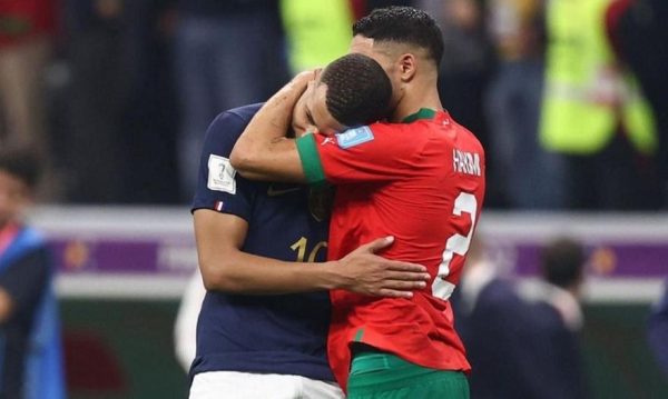 Μουντιάλ 2022-Γαλλία-Μαρόκο: Αποθέωσε Χακίμι ο Εμπαπέ – Το μήνυμα του φορ της Παρί
