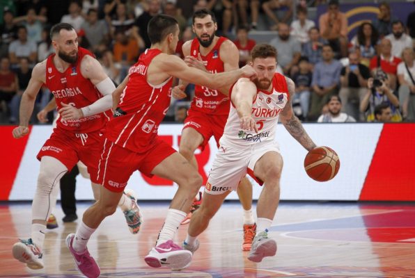 Eurobasket: Άργησαν αλλά ήρθαν τα πρόστιμα