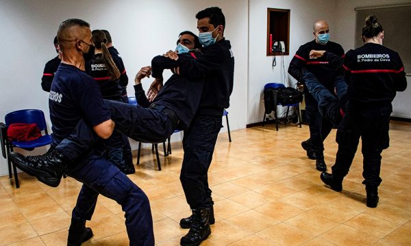 Εκπαίδευση Πυροσβεστών στην Πορτογαλία, σε θέματα Τακτικών Προσωπικής Προστασίας (vid & pics)