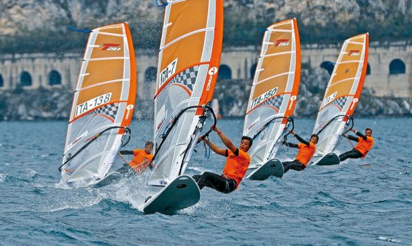 «Athens International Sailing Week 2022»: Κονταρίνης και Κοκκινάκης στις πρώτες θέσεις  Techno 293 και Plus