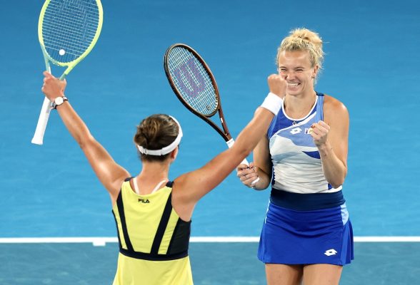 Australian Open: Τα highlights του θριάμβου των Κρεϊτσίκοβα και Σινιακόβα (vid)