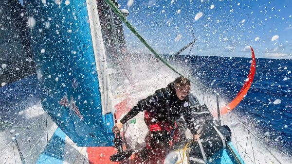 Ocean Race: Παραμένει πρώτη προς το Κέιπ Τάουν η Malizia (vid)