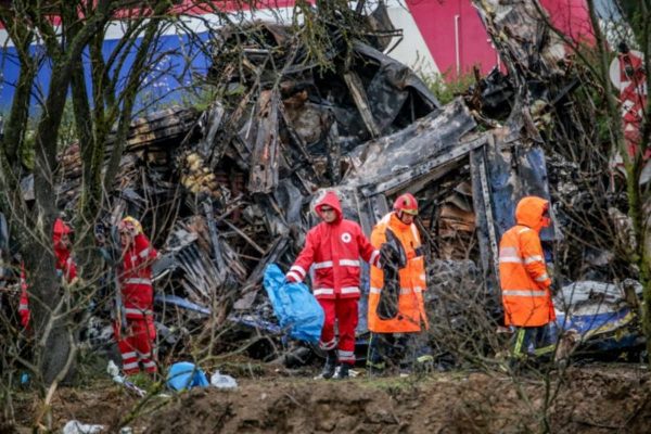 Τραγωδία στα Τέμπη: Κυριακή πρωί η απολογία του σταθμάρχη