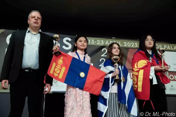 Παγκόσμιο σχολικό: Στην κορυφή του κόσμου η Ευαγγελία Σίσκου (pics)