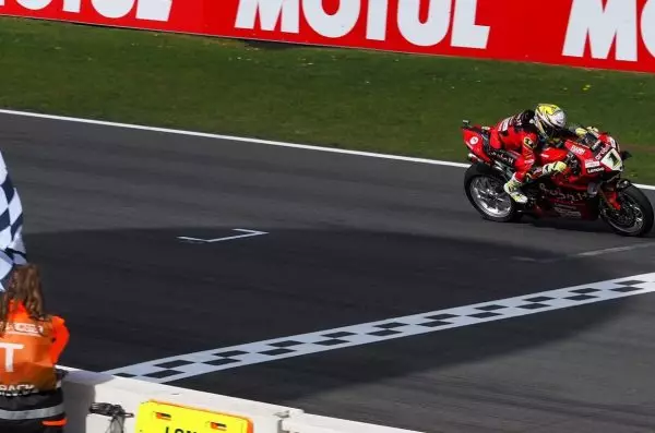 World SBK: Ιστορική νίκη για Μπαουτίστα και Ducati (vids)
