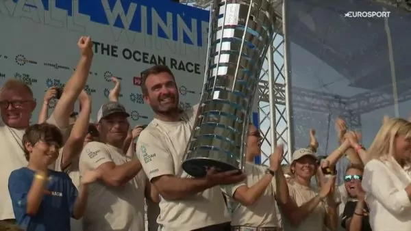 The Ocean Race: Η στιγμή της απονομής του τροπαίου στην 11th Hour Racing (vid)