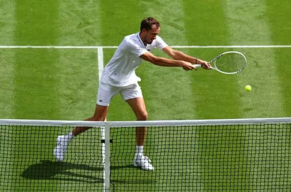 Wimbledon: Παρών στο δεύτερο γύρο ο Μεντβέντεφ, πρόκριση για Φριτς και Τιάφο
