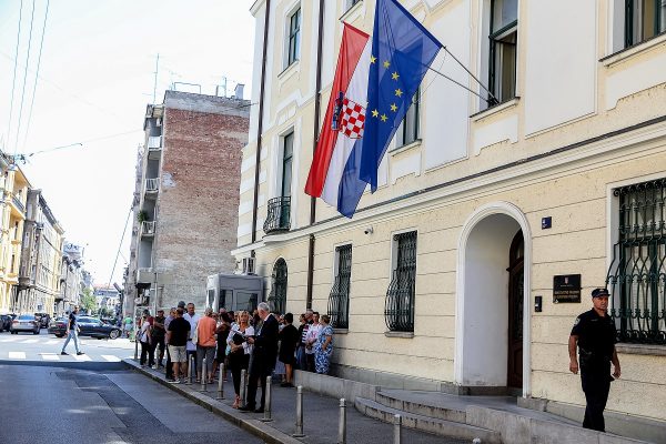 Ντιναμό Ζάγκρεμπ: Γονείς των συλληφθέντων στο Υπουργείο Εξωτερικών της Κροατίας – Επιστολή και στον Πρωθυπουργό