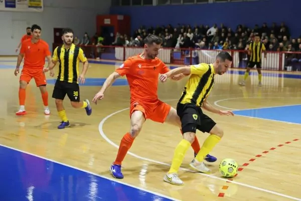 Futsal Super League: Πρεμιέρα με δυνατές αναμετρήσεις σε Λάρισα, Βύρωνα και Μετς