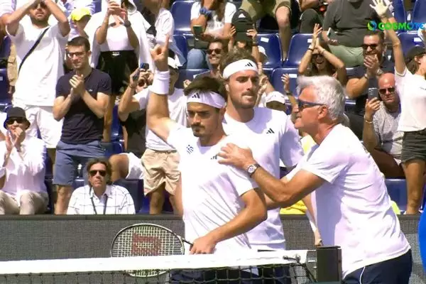 Davis Cup: Η αγκαλιά του Απόστολου στους γιους του μετά την κατάκτηση του σετ (vid)