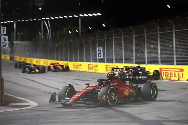 F1, Grand Prix Σιγκαπούρης: Ο Σάινθ έβαλε τέλος στο σερί 10 νικών του Φερστάπεν (vid)