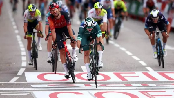 La Vuelta (S21): Φινάλε με νίκη για τον Γκρόουβς, ο τίτλος στον Κους (vid)