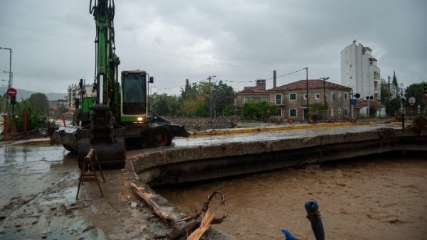 Υπερχείλισε πάλι ο Κραυσίδωνας – Πλημμύρισαν τα υπόγεια του Νοσοκομείου «Αχιλλοπούλειο» – Χωρίς οδική πρόσβαση το Νότιο Πήλιο