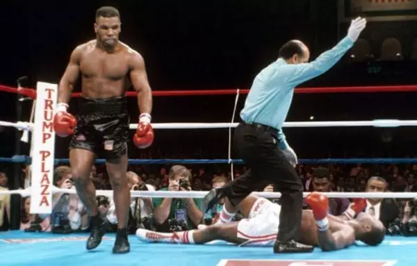 Η υπόσχεση του Mike Tyson προς τον Muhammad Ali: “Όταν μεγαλώσω, θα τον κερδίσω για σένα”  