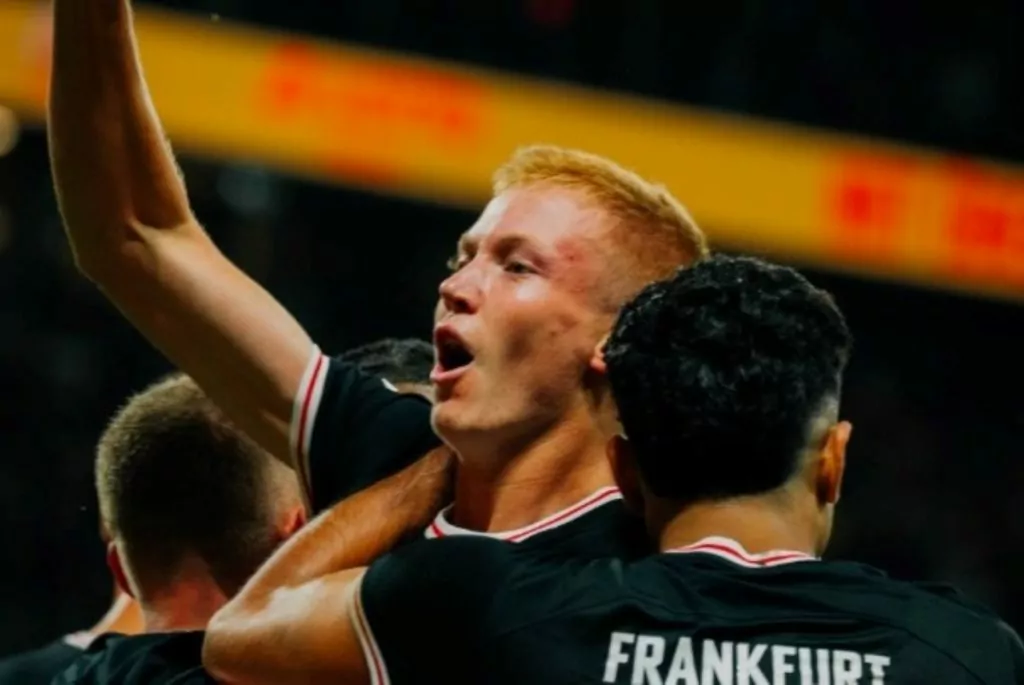 Bundesliga: Παραμένει πρώτη η Λεβερκούζεν, νίκες για Μπάγερν και Άιντραχτ – Τα αποτελέσματα (vid)