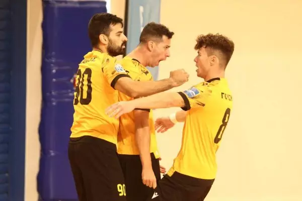 Futsal Super League: Ασταμάτητη η ΑΕΚ, μεγάλες νίκες για Τράχωνες και Αθήνα 90′
