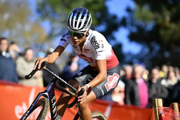 Παγκόσμιο Κύπελλο Cyclo-Cross: Νικήτρια στο Τρουά η Ντελ Κάρμεν Αλβαράδο (video)