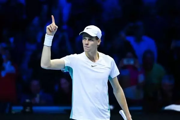 ATP Finals: “Λύγισε” τον Μεντβέντεφ και πέρασε στον τελικό ο Σίνερ (video)
