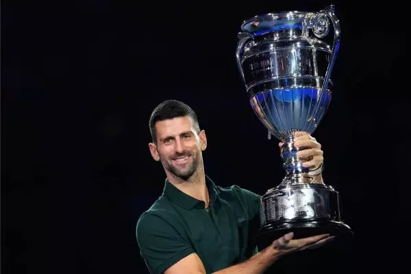 ATP Finals: Ο Τζόκοβιτς παρέλαβε το τρόπαιο του Year-end No. 1 (videos)