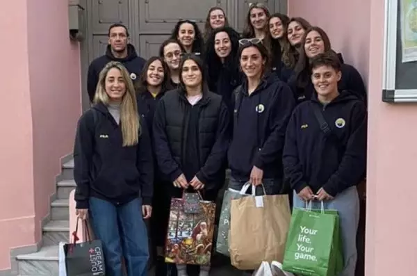 ΓΣ Περιστερίου: Μοίρασε δώρα στο Χριστοδούλειο Ίδρυμα η γυναικεία ομάδα πόλο