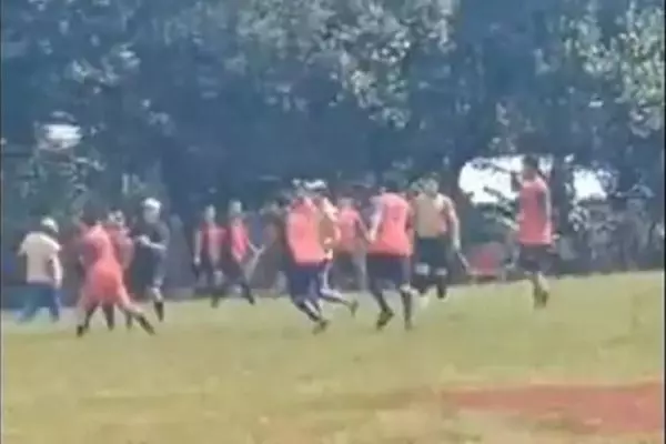 Αργεντινή: Διαιτητής μαχαίρωσε στο στήθος ποδοσφαιριστή! (video)