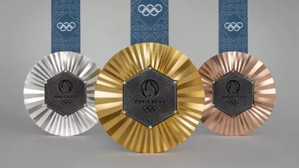 Παρουσιάστηκαν τα μετάλλια των Ολυμπιακών Αγώνων.