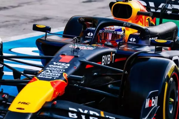 Φαβορί ξανά για τον τίτλο η Red Bull λέει ο Daniel Ricciardo.