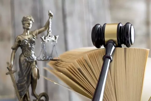 Ένωση Δικαστών και Εισαγγελέων: «Οπισθοδρόμηση αν καταργηθούν οι τακτικοί δικαστές από την Αθλητική Δικαιοσύνη»