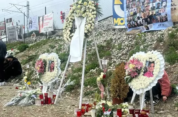 Τέμπη: Ράγισαν καρδιές στο μνημόσυνο για τα θύματα της εθνικής τραγωδίας