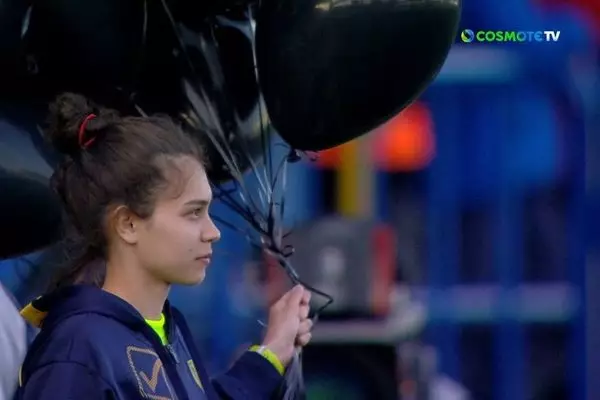 57 μαύρα μπαλόνια πέταξαν στον ουρανό στη μνήμη των θυμάτων στα Τέμπη… (video)