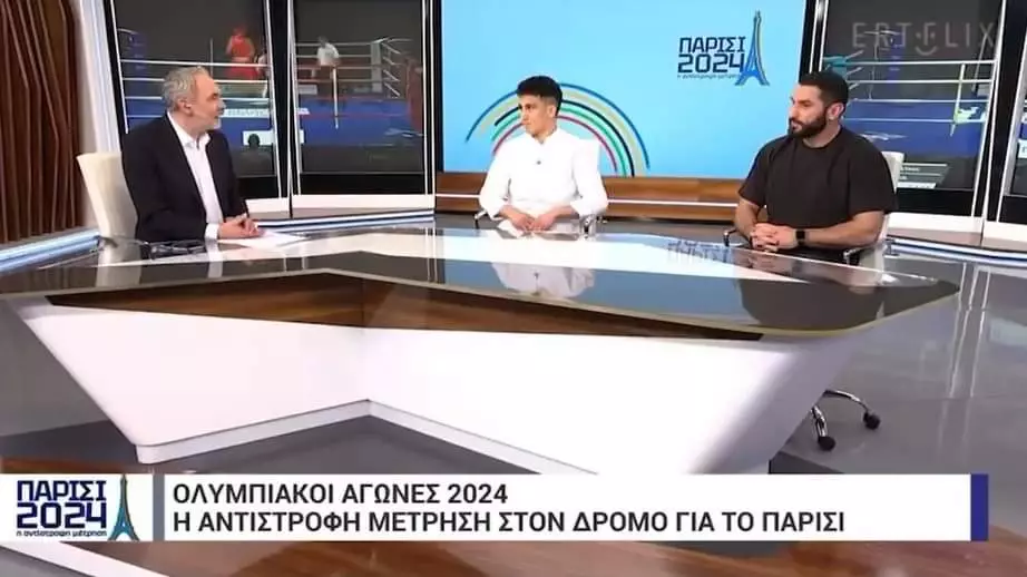 Μανώλης Φωτιάδης και Βαγγέλης Παπουτσάκης στο στούντιο της ΕΡΤ