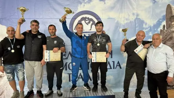 Πρωταθλητές Ελλάδας U17 οι Τραπεζούντα και Άτλας Καλλιθέας σε Ελευθέρα και Γυναικεία Πάλη