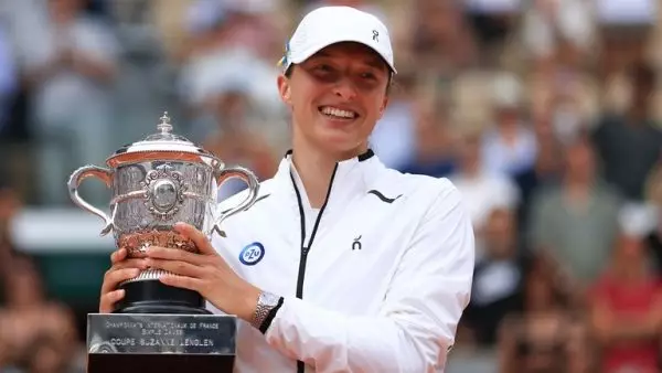 Roland Garros: Τα δάκρυα και τα χαμόγελα της Ίγκα Σφιοντεκ (vids)