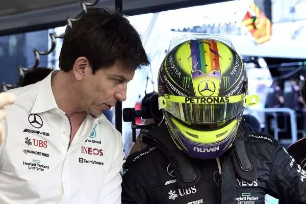 Formula 1, Λιούις Χάμιλτον: «Υπό τεράστια πίεση Βολφ και Mercedes»