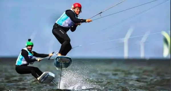Μαραμενίδης και Κωστή προηγούνται στο Πανελλήνιο Πρωτάθλημα kite στην Πάρο
